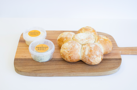 Breekbrood met kruidenboter en aioli